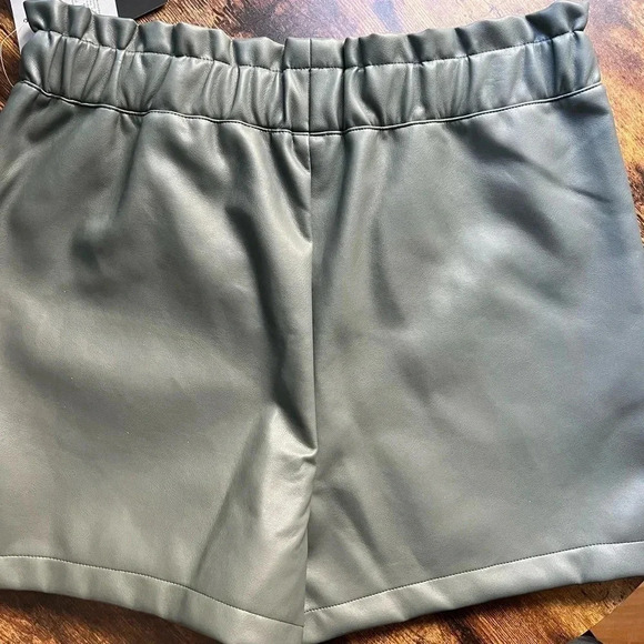 BUNDLE: (1) Bagatelle pleather shorts, (1) Shein tee, (1) wood heart earrings - Picture 5 of 16